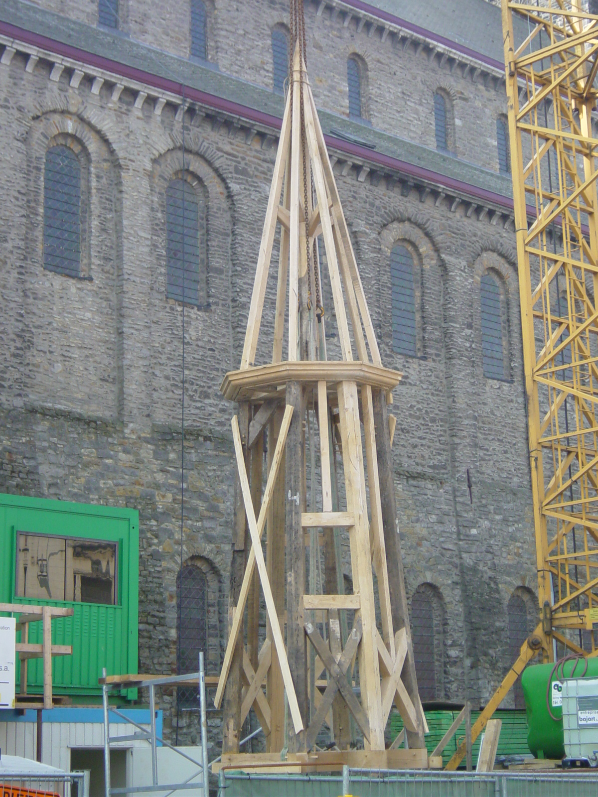 Restauration de la collégiale de soignies par CCBOIS spécialiste de la chaprente en bois en belgique
