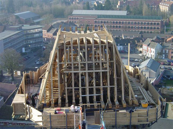 Restauration de la collégiale de soignies par CCBOIS spécialiste de la chaprente en bois en belgique