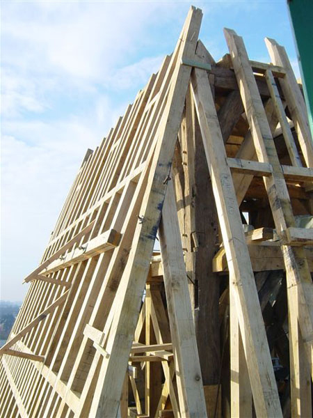 Restauration de la collégiale de soignies par CCBOIS spécialiste de la chaprente en bois en belgique