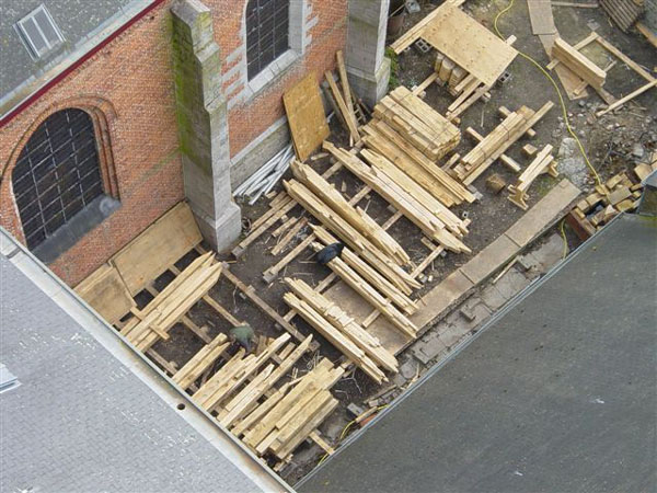 Restauration de la collégiale de soignies par CCBOIS spécialiste de la chaprente en bois en belgique