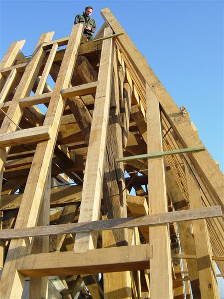 Restauration de la collégiale de soignies par CCBOIS spécialiste de la chaprente en bois en belgique