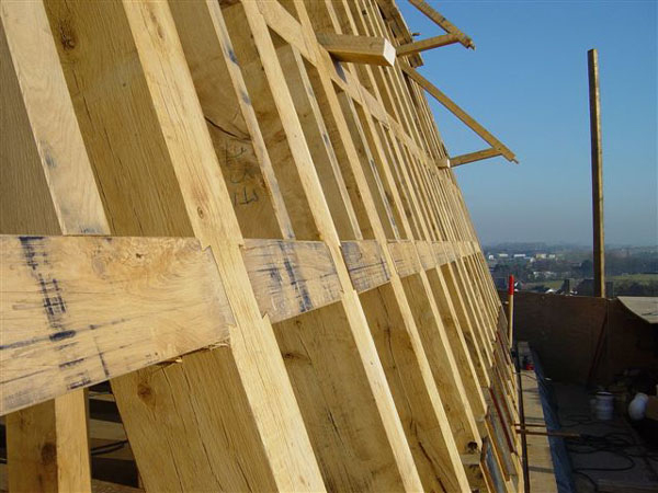 Restauration de la collégiale de soignies par CCBOIS spécialiste de la chaprente en bois en belgique