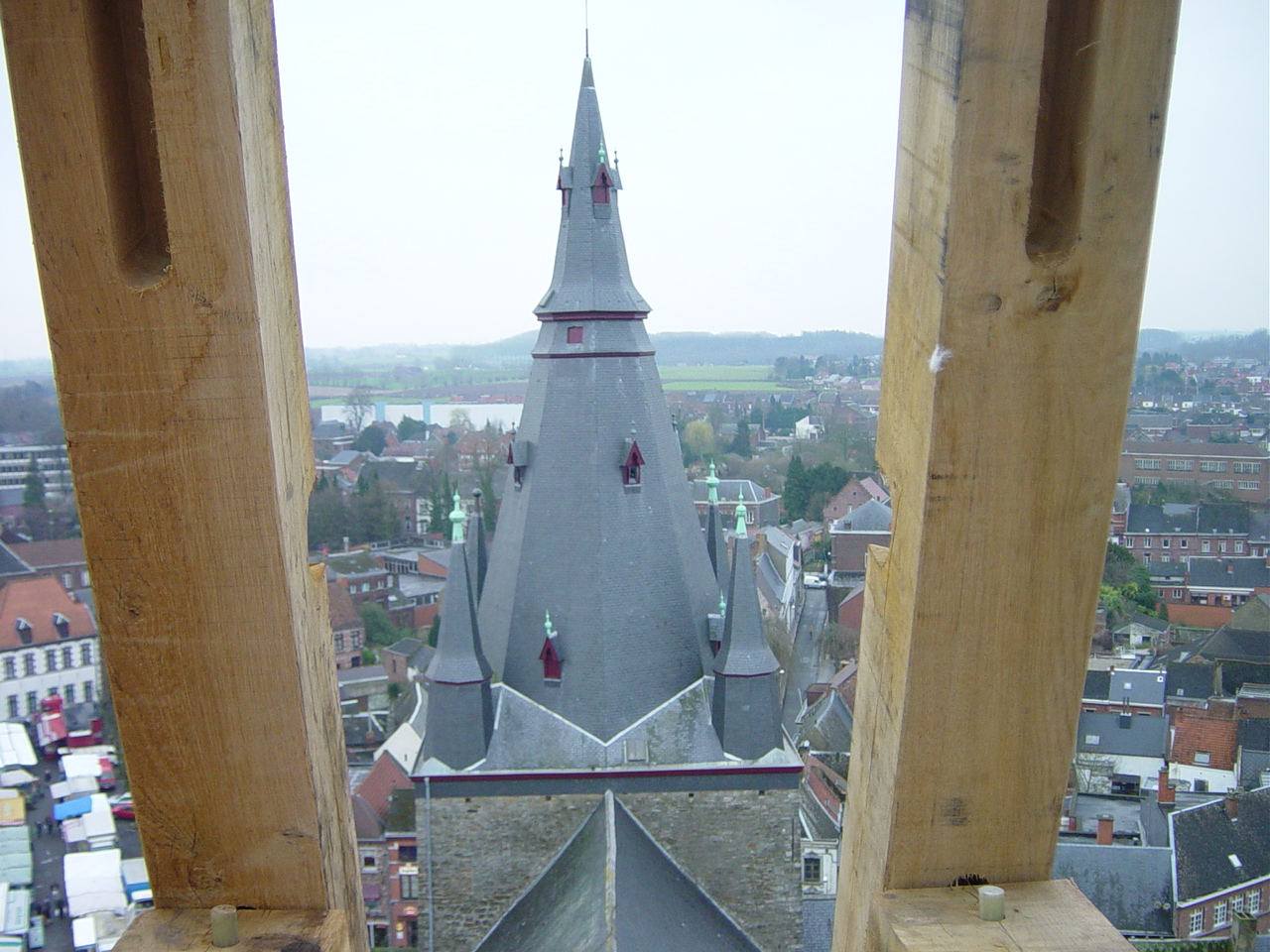 Restauration de la collégiale de soignies par CCBOIS spécialiste de la chaprente en bois en belgique