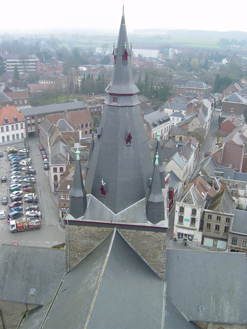 Restauration de la collégiale de soignies par CCBOIS spécialiste de la chaprente en bois en belgique