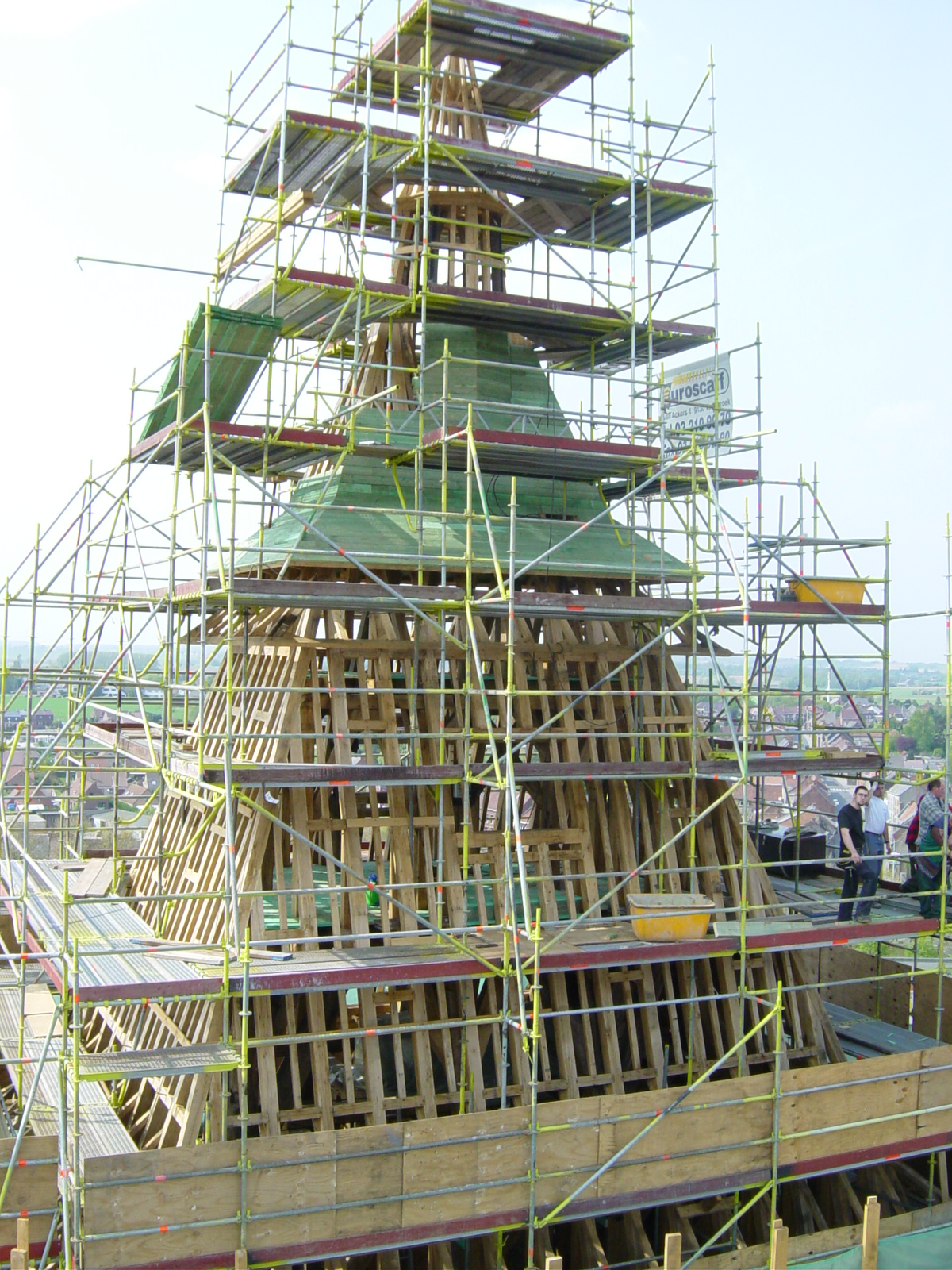 Restauration de la collégiale de soignies par CCBOIS spécialiste de la chaprente en bois en belgique